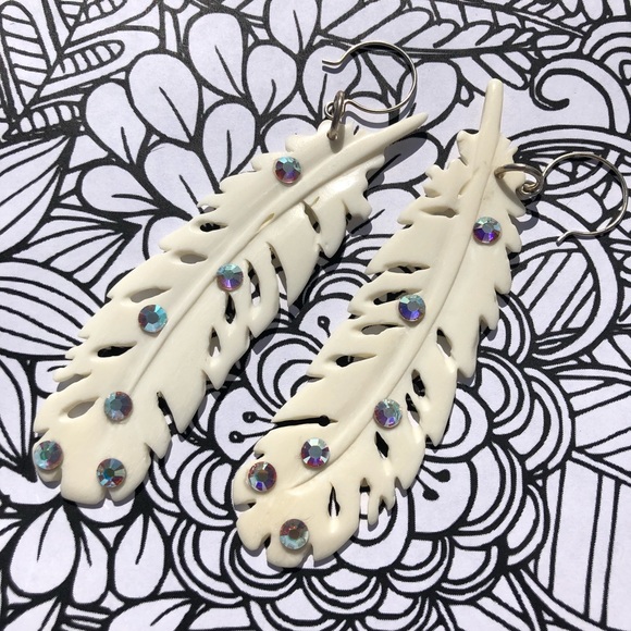 Boho bone feather earrings with AB crystals - Picture 2 of 2